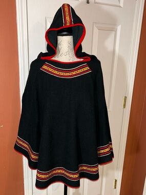 Vintage 70s Boho Hippie Bric A Brac Trim Hooded Poncho Festival Wear